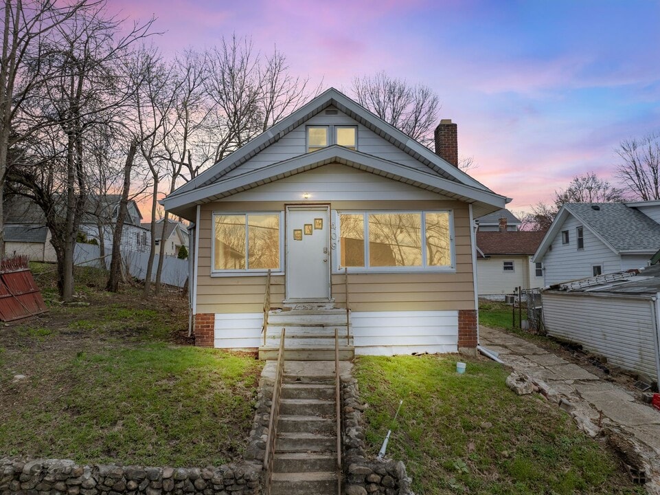409 Pioneer St in Akron, OH - Building Photo