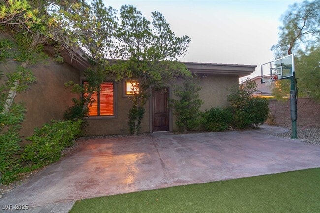 property at 514 Mandalay Ct