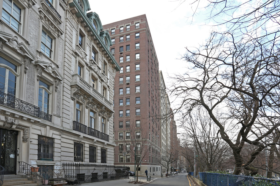 325 Riverside Dr in New York, NY - Building Photo