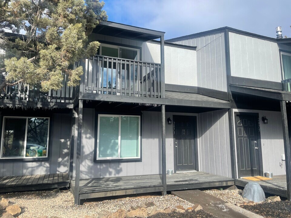 2075 NE Holliday Ave, Unit 2073 in Bend, OR - Building Photo