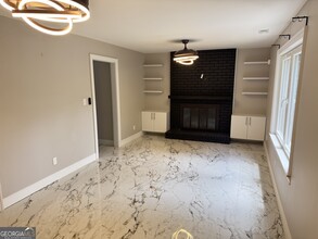 4977 Rockbridge Rd SW in Stone Mountain, GA - Building Photo - Building Photo