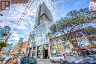 375 King St W in Toronto, ON - Building Photo