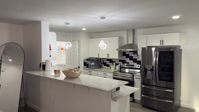 3044 Kings Realm Ave in Columbus, OH - Foto de edificio - Building Photo