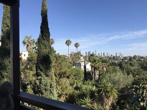 910 Robinson St, Unit 910 in Los Angeles, CA - Building Photo - Building Photo