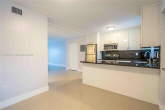 1986 Biarritz Dr in Miami Beach, FL - Building Photo - Building Photo