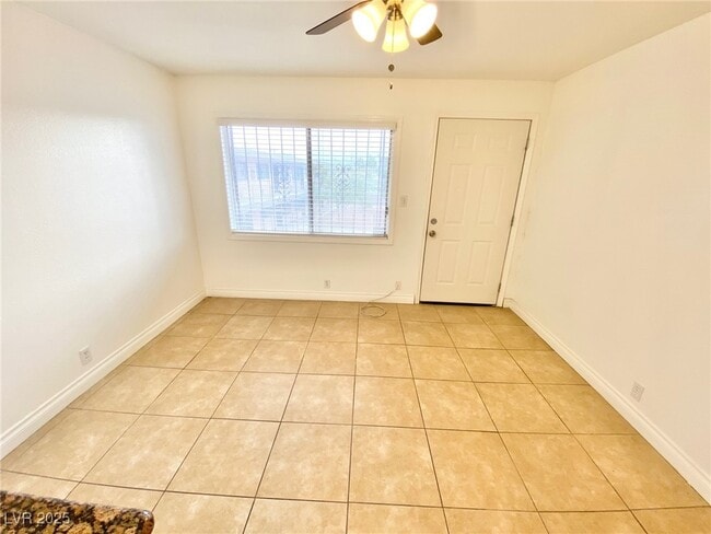 3712 Royal Crest St in Las Vegas, NV - Building Photo - Building Photo