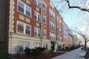 516 W Melrose St in Chicago, IL - Building Photo