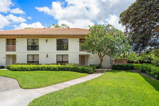 160 Brackenwood Rd in Palm Beach Gardens, FL - Building Photo - Building Photo