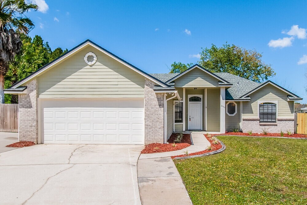 2330 Casablanca Ct in Middleburg, FL - Building Photo
