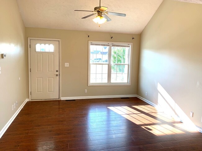 3425 Foxrun Ln in Clarksville, TN - Building Photo - Building Photo