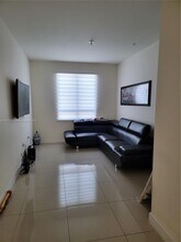 6310 NW 103rd Pl in Doral, FL - Building Photo - Building Photo