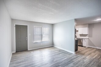 Den Apartments in Memphis, TN - Foto de edificio - Interior Photo