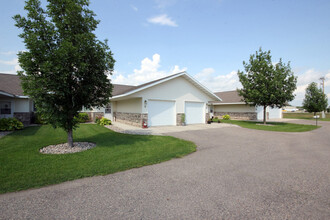 Blue Eagle Townhomes in Barnesville, MN - Building Photo - Building Photo