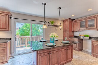 1490 Paisley Ct in Hoffman Estates, IL - Building Photo - Building Photo