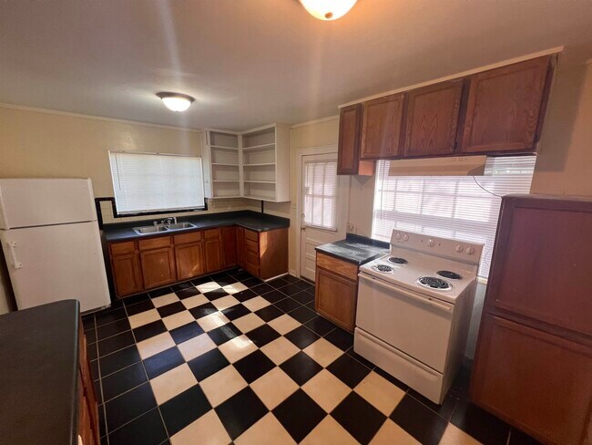 property at 2196 Amelia Cir