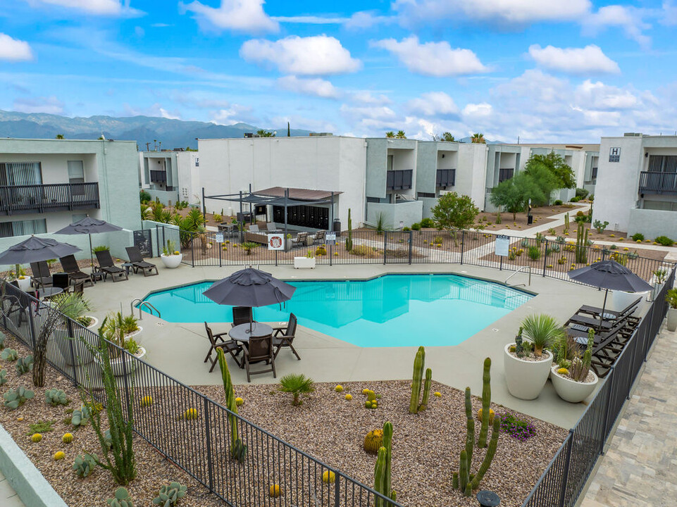 Echo Luxury Apartments in Tucson, AZ - Building Photo