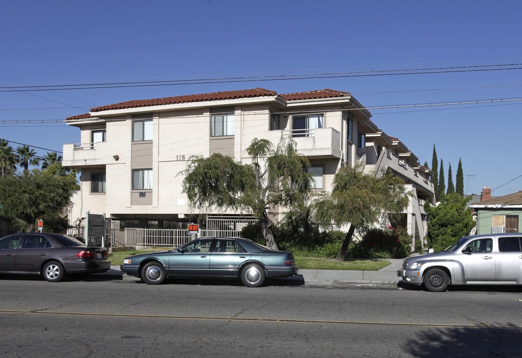 115 West in Anaheim, CA - Building Photo