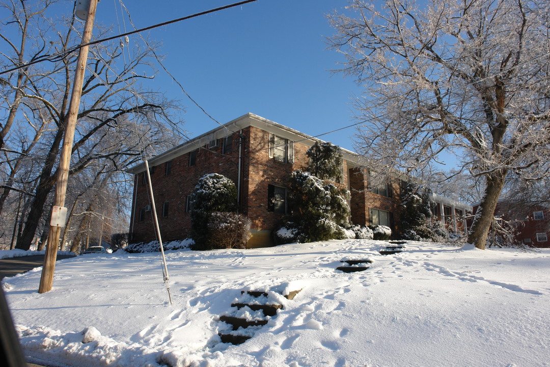 2705 Brownsboro Rd in Louisville, KY - Building Photo