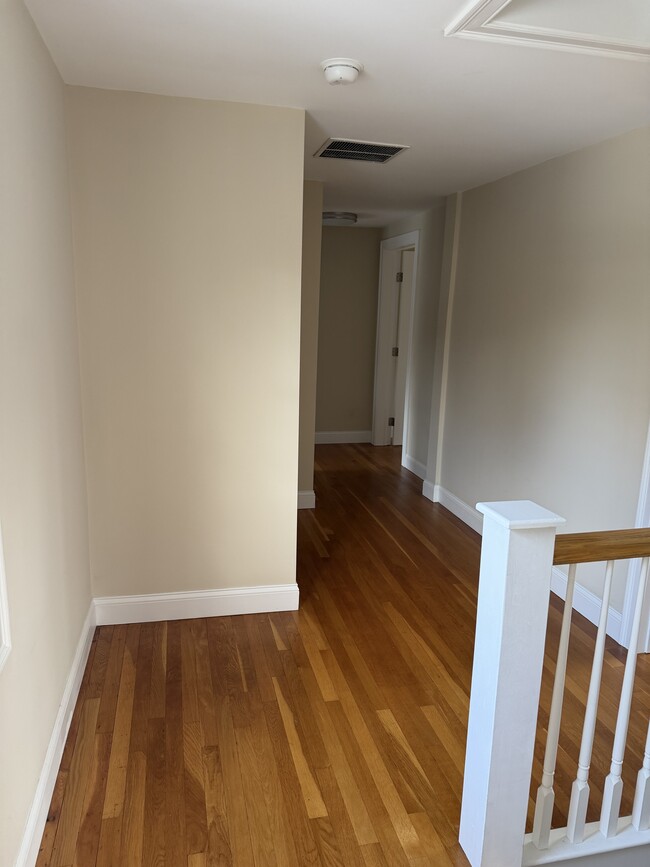 17 Linden St, Unit 17 Linden St in Winchester, MA - Foto de edificio - Building Photo