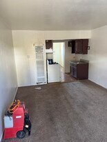 10010 MacArthur Boulevard, Unit 8 in Oakland, CA - Building Photo