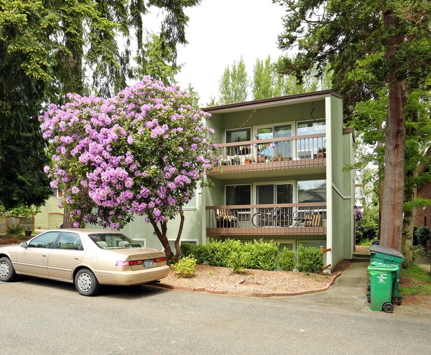 Twin Cedars Apartments in Seattle, WA - Foto de edificio