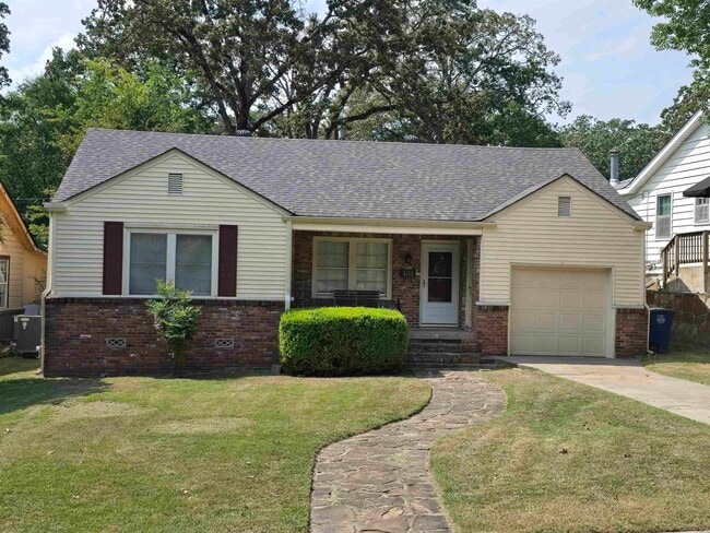 property at 3117 N Cypress St