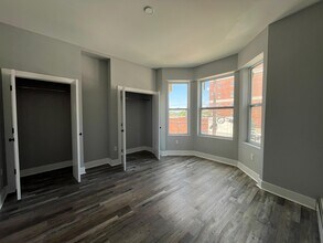 61 Orient Ave in Jersey City, NJ - Foto de edificio - Building Photo