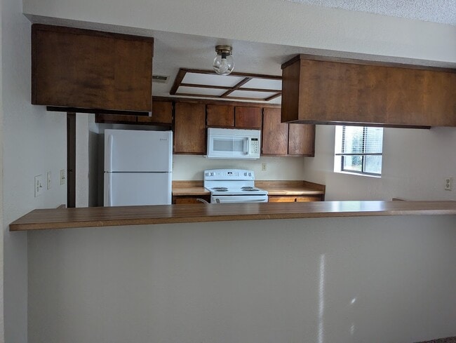 1229 Burton Ct, Unit 6 in Redding, CA - Building Photo - Building Photo