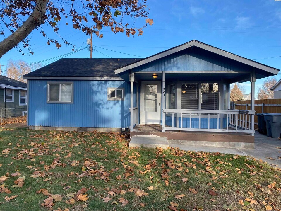 1020 Sanford Ave in Richland, WA - Building Photo