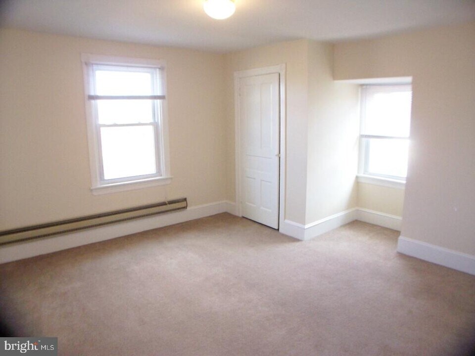 1643 Rockwell Rd in Abington, PA - Building Photo
