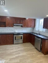 4423 Glen Erin Dr in Mississauga, ON - Building Photo