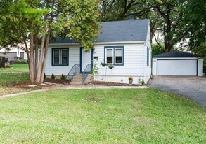 804 Tomahawk Trail in Round Lake Heights, IL - Building Photo