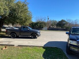 10619 Starcrest Dr, Unit Starcrest Townhomes in San Antonio, TX - Building Photo