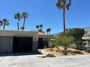 2900 Sunflower Cir E in Palm Springs, CA - Building Photo - Building Photo