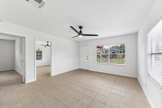 9713 Richcroft St in Houston, TX - Building Photo - Building Photo