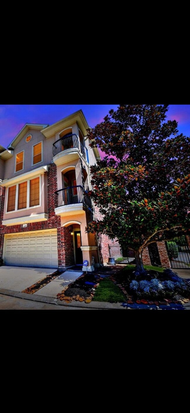 8002 Stoneyway Dr