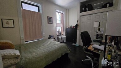 75 W 71st St in New York, NY - Building Photo - Building Photo