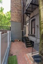 52 Barrow St in New York, NY - Building Photo