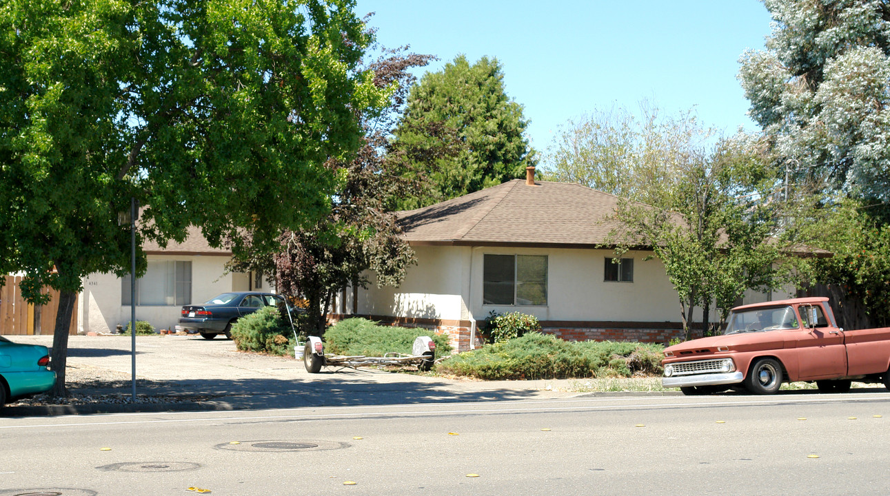 4343 Hoen Ave in Santa Rosa, CA - Building Photo