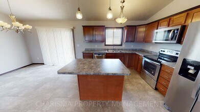 340 Vernon Dr in Harrisburg, SD - Building Photo - Building Photo
