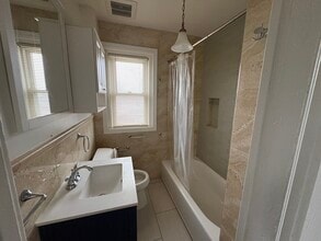 11543 Mexico St, Unit 2nd Fl / finished Attic in Saint Albans, NY - Foto de edificio - Building Photo