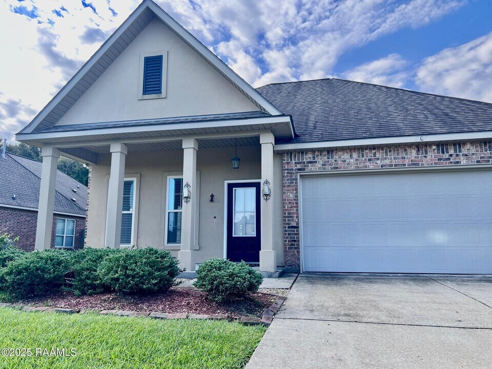303 Ouachita Dr in Lafayette, LA - Building Photo