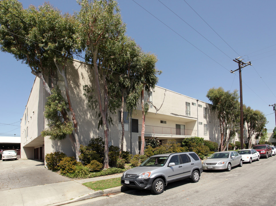 Royal Del Amo in Torrance, CA - Building Photo