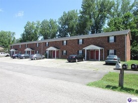 300 Berkley Ct in Radcliff, KY - Building Photo