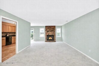 35 Breakwater Square in Freehold, NJ - Building Photo - Building Photo