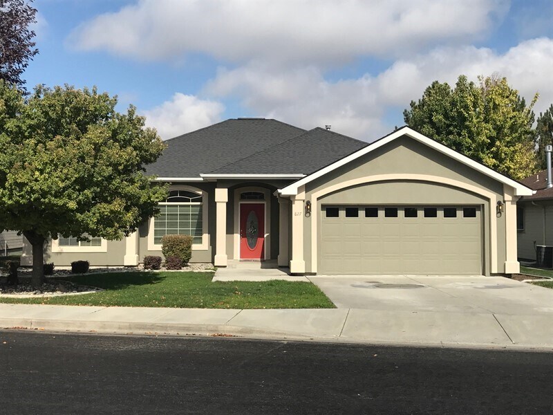 827 Canyon Park Ave in Twin Falls, ID - Building Photo