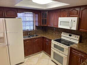 10851 SW 6th St-Unit -5 in Miami, FL - Foto de edificio - Building Photo