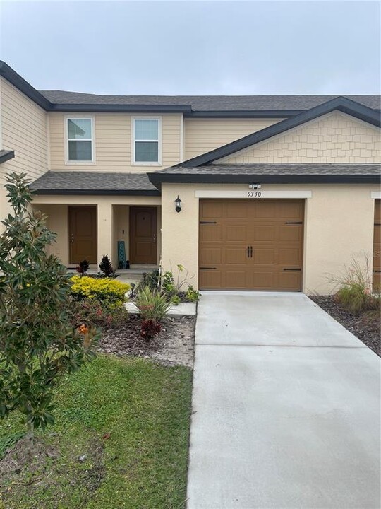 5330 Companion Ln in Tampa, FL - Building Photo