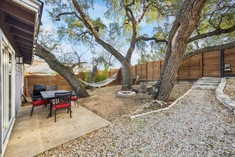 211 Lessin Ln in Austin, TX - Building Photo - Building Photo