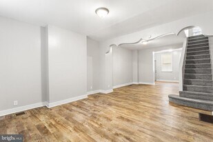544 N Allison St in Philadelphia, PA - Building Photo